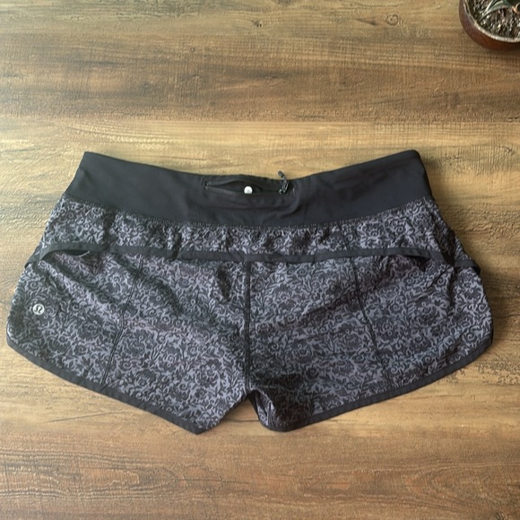 Lululemon Floral Speed up short 10 - Picture 3 of 5